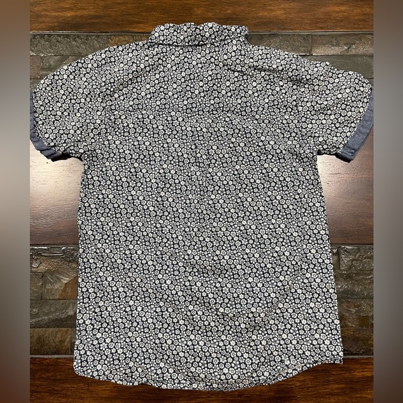 Ben Sherman Boy’s Navy/White Short-Sleeve Button-Down Shirt - Picture 4 of 10